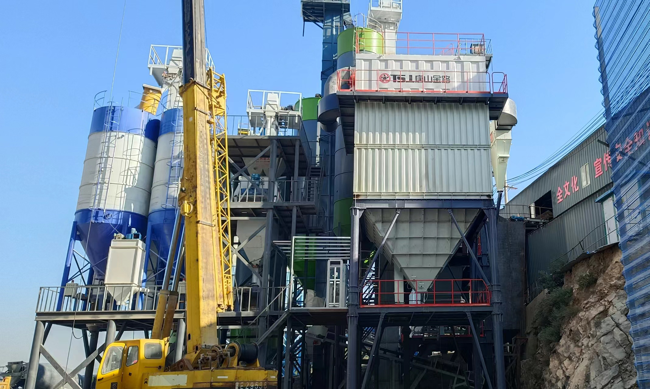 制砂生產(chǎn)線如何配置？推薦環(huán)保達(dá)標(biāo)砂子品質(zhì)好的制砂樓！